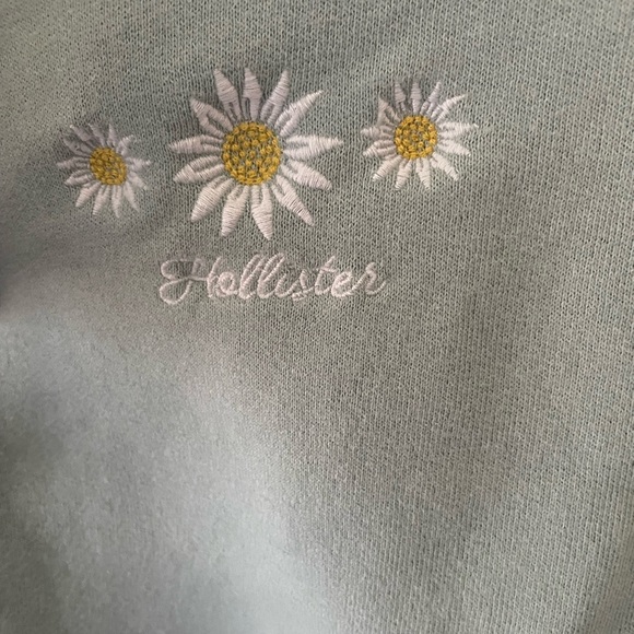 Hollister Light Green Crop Hoodie - Picture 2 of 4